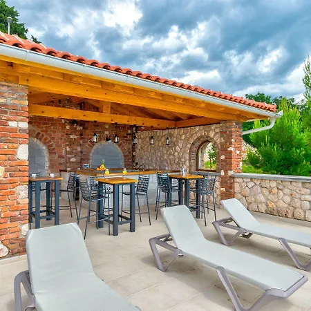 Apartment Luxusapartment Mit Pool, Sauna, Direkt Am Novi Vinodolski
