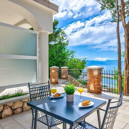 Appartement Luxusapartment Mit Pool, Sauna, Direkt Am Novi Vinodolski