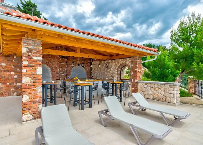 Appartement Luxusapartment Mit Pool, Sauna, Direkt Am Novi Vinodolski