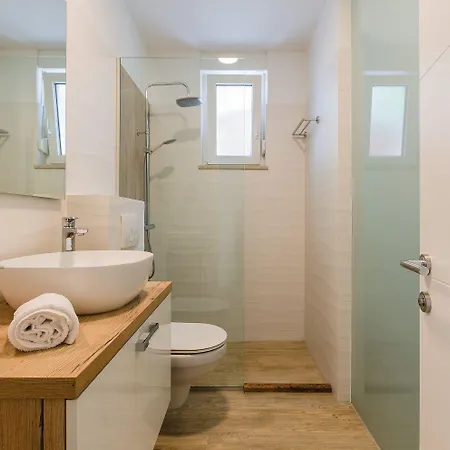 Apartment Luxusapartment Mit Pool, Sauna, Direkt Am Novi Vinodolski