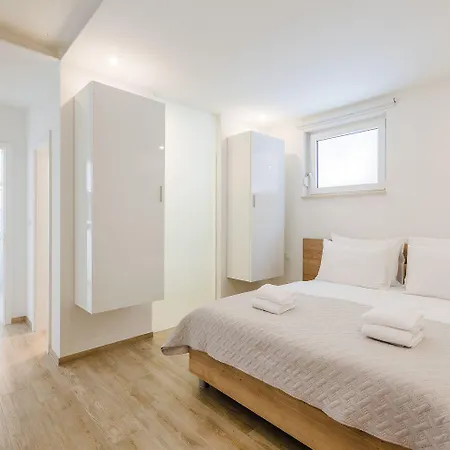 Luxusapartment Mit Pool, Sauna, Direkt Am