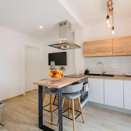 Luxusapartment Mit Pool, Sauna, Direkt Am